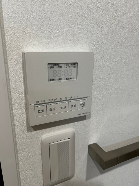 ����25