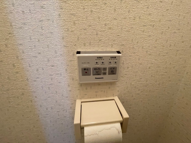 ����15