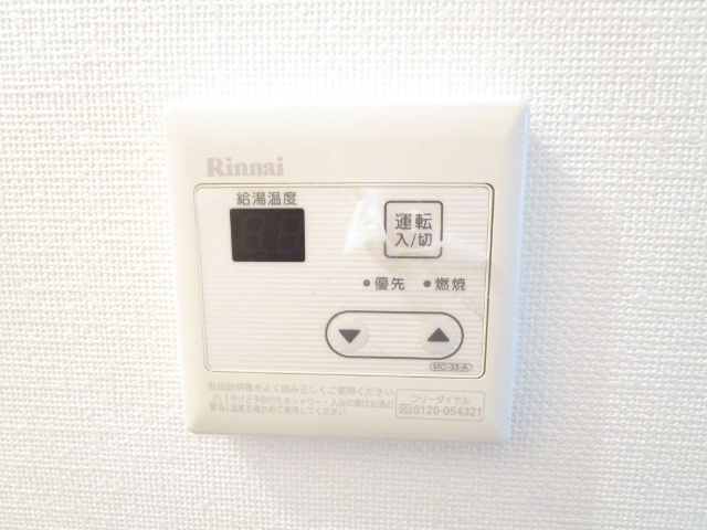 ����13