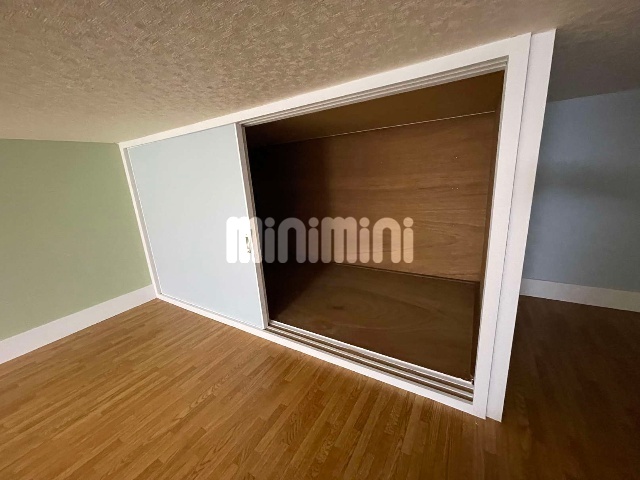 ����4