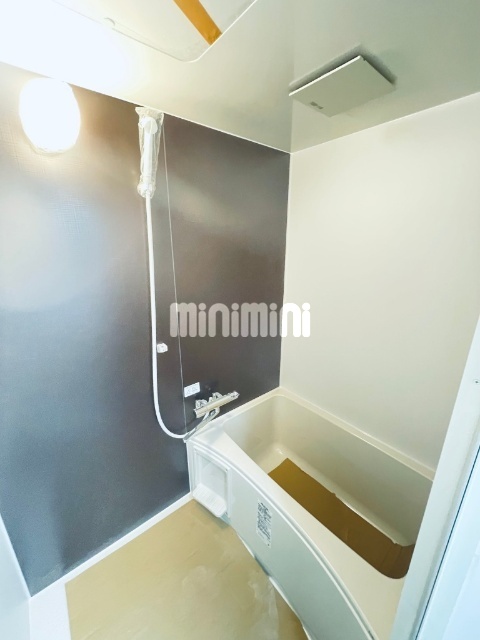 ����4