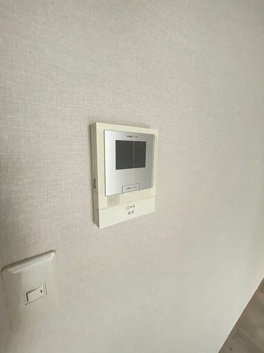 ����12