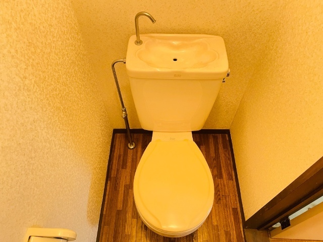 ����4