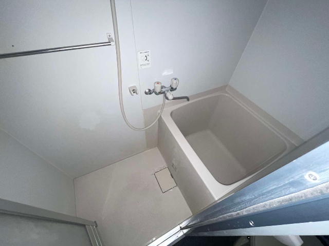 ����3
