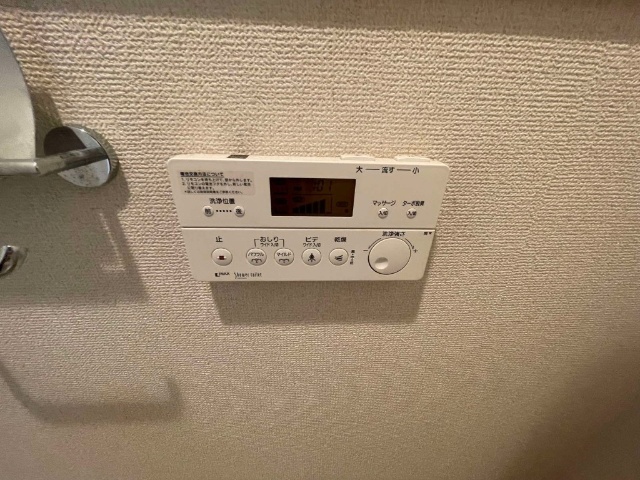 ����15