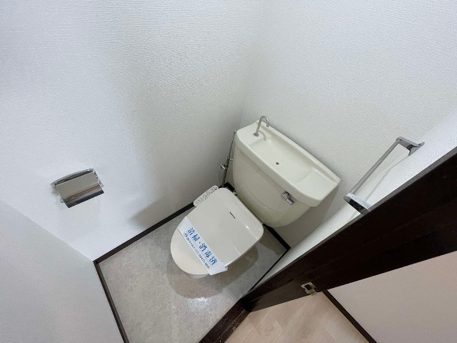����4