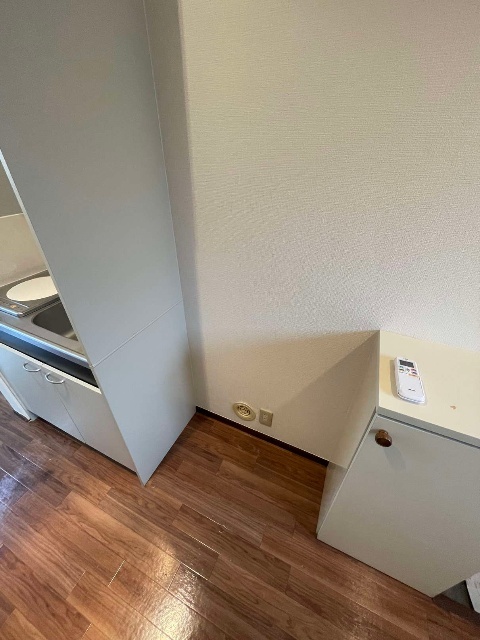 ����15