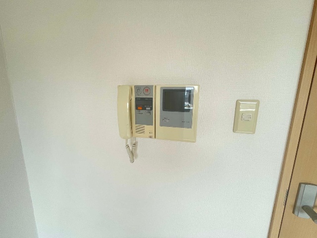 ����13