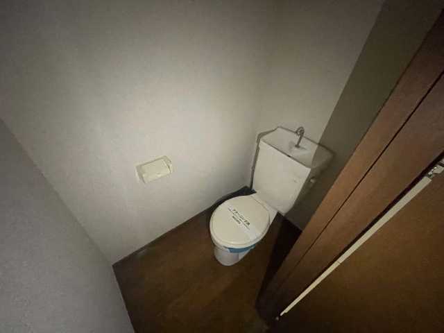����4