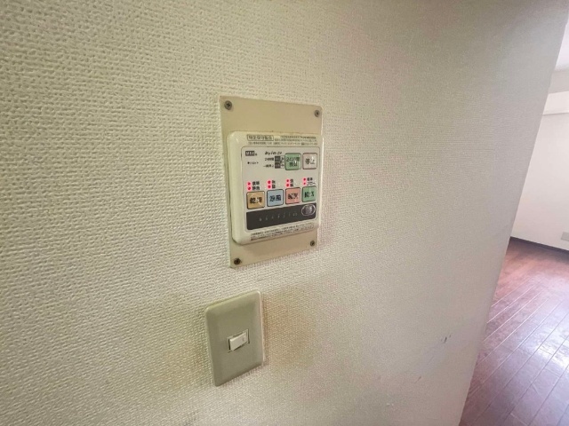 ����13