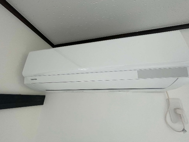 ����15