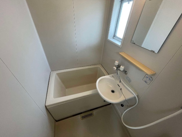 ����3