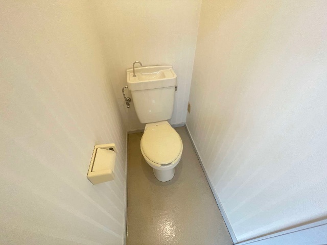 ����4