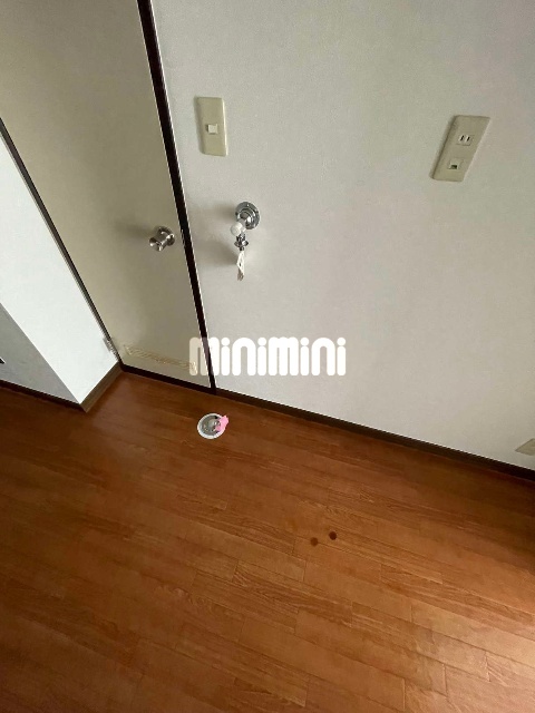 ����5