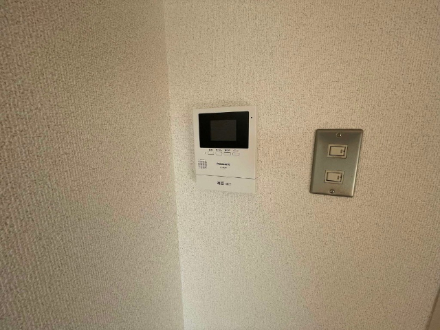 ����16