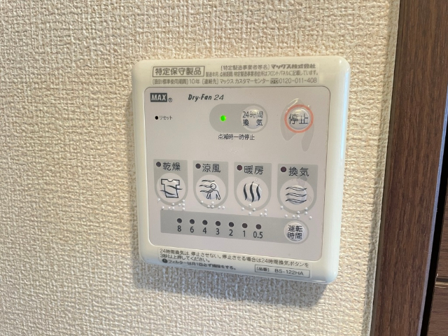 ����17