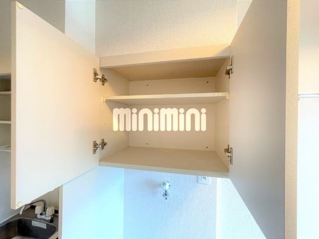 ����3