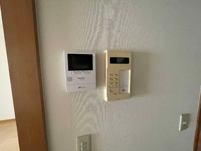 ����16