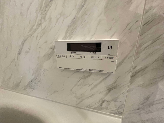 ����23