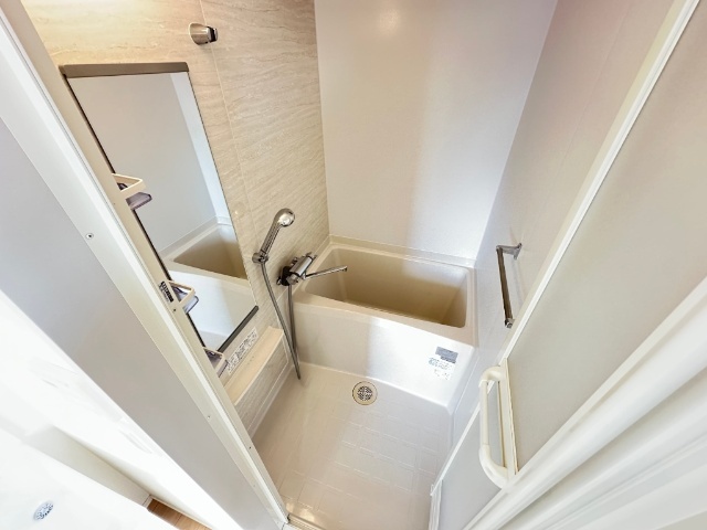 ����5