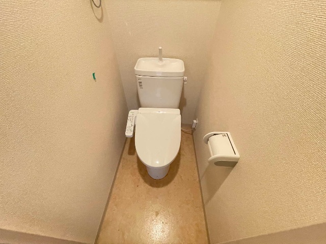 ����4