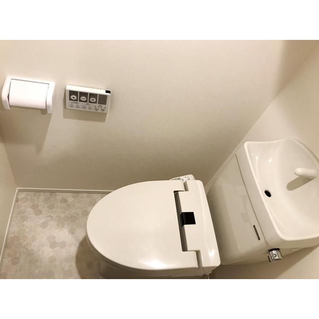 ����4