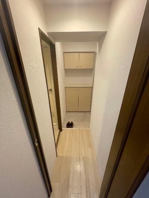 ����15