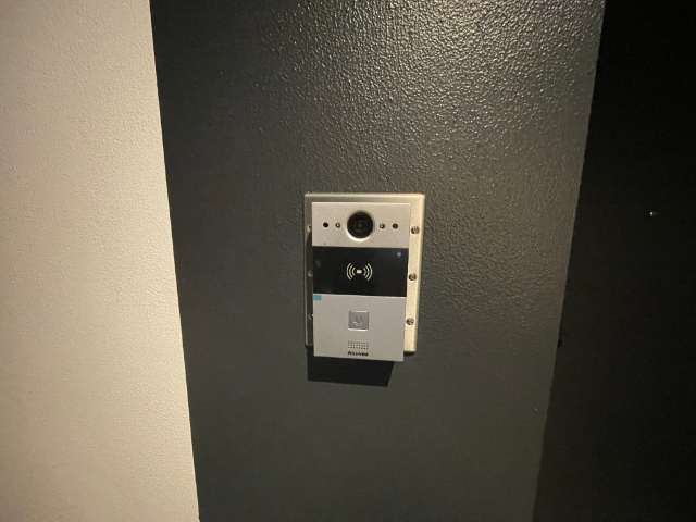 ����9