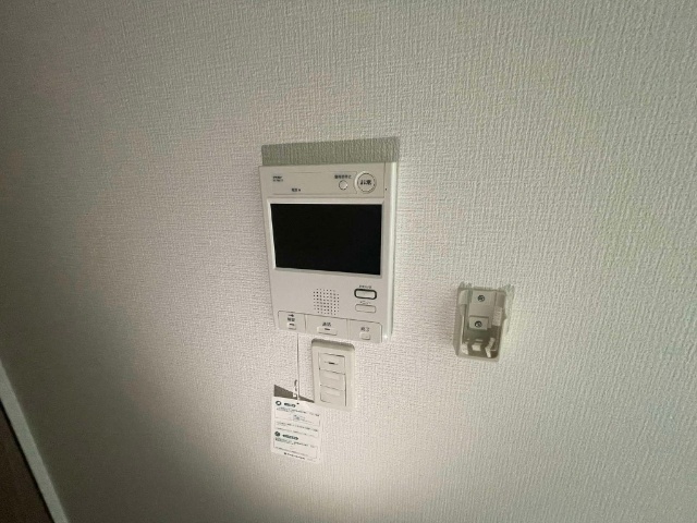 ����15
