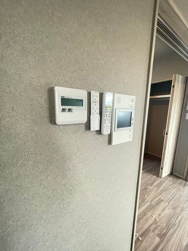 ����13
