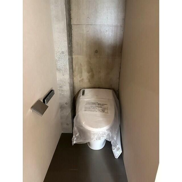 ����4