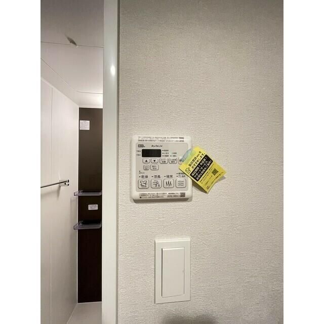 ����12