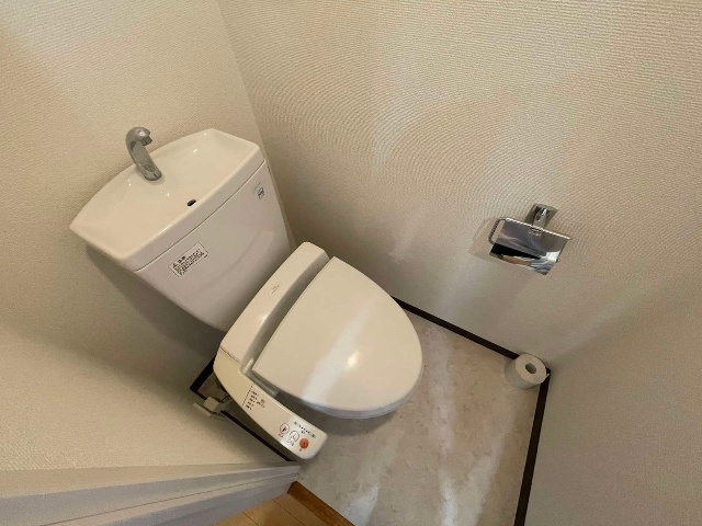 ����4