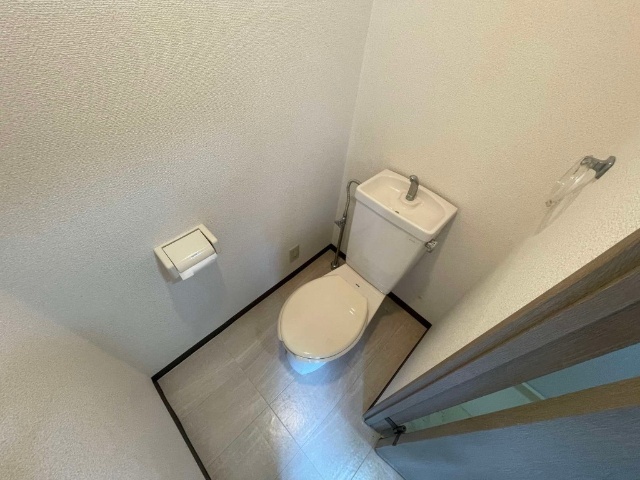 ����4