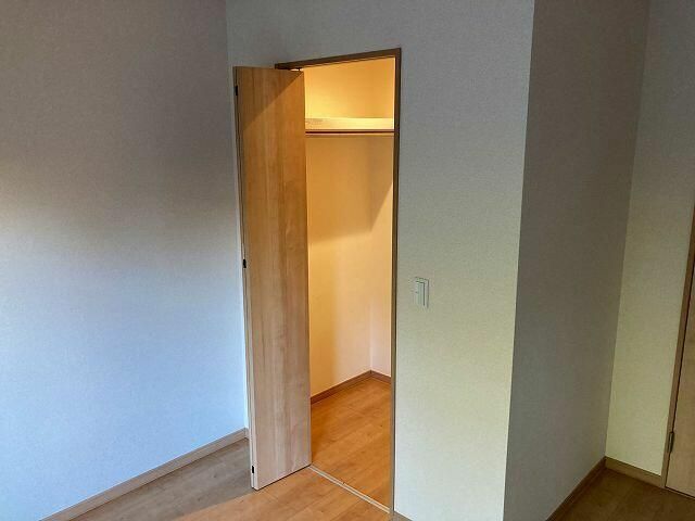 ����13