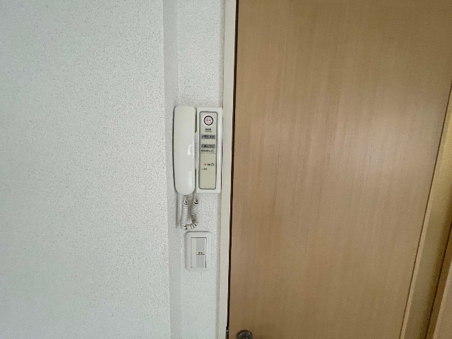 ����15
