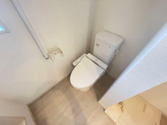 ����4