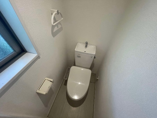 ����4