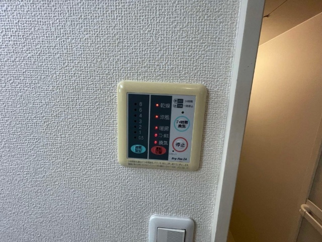 ����12