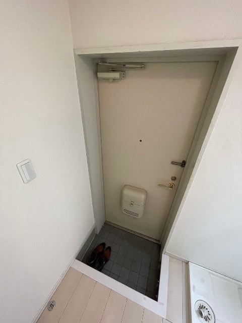 ����8