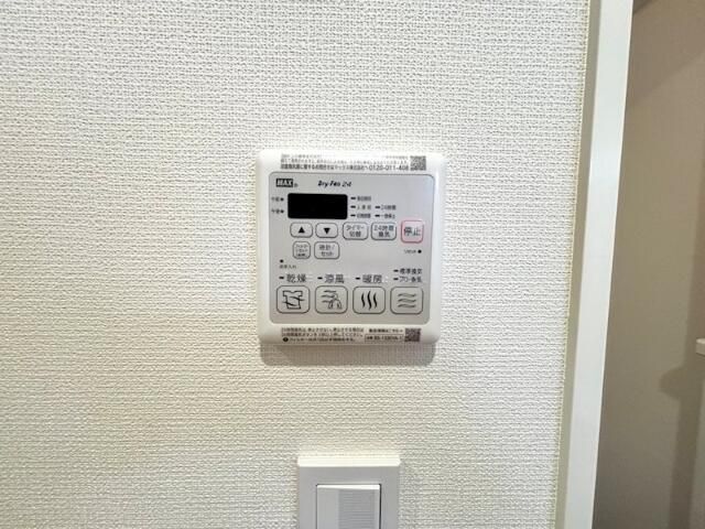 ����12