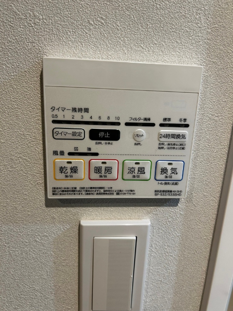 ����15
