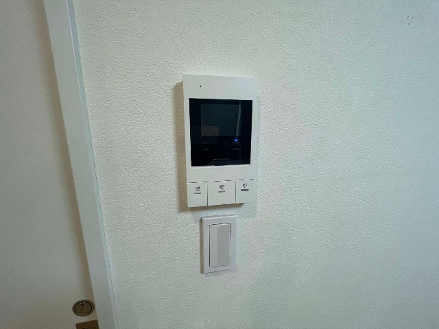 ����15