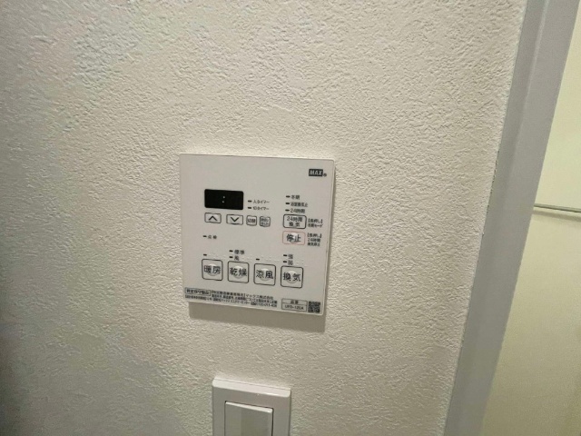 ����16