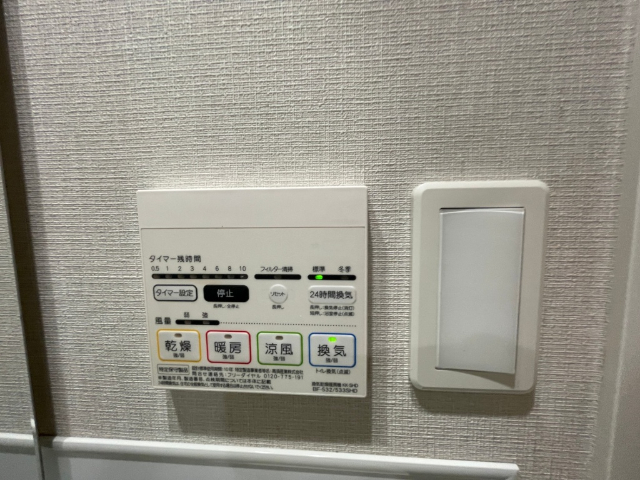 ����18