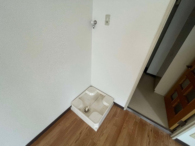 ����4