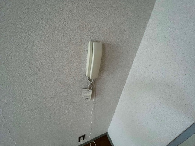 ����15
