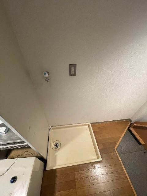 ����4