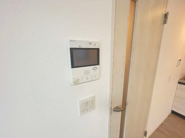 ����15