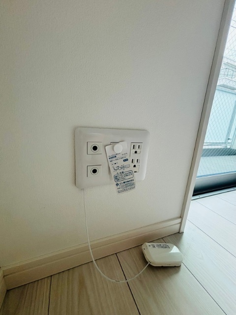 ����25